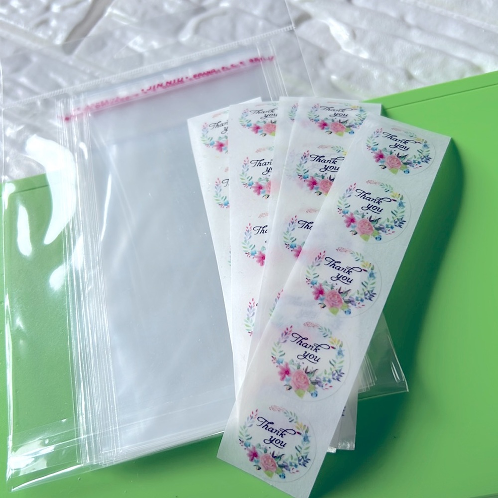 3/25$ 50 pcs Clear Bags 3.20"x4.75" In. with Stickers 1" inch